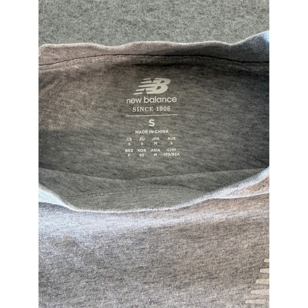 New Balance Mens Graphic T-Shirt Gray Short Sleeve Cotton Logo Crew Neck Size S - Picture 2 of 11